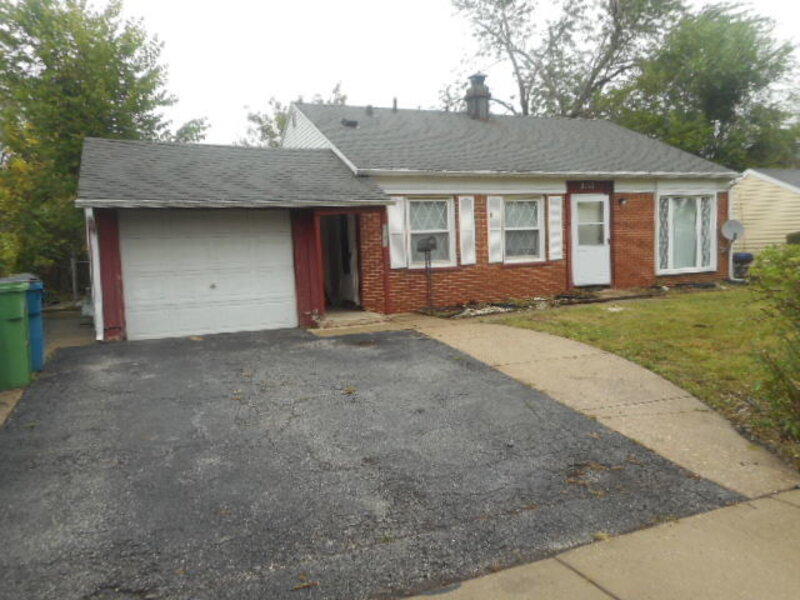 2111 219th Street Sauk Village IL 60411