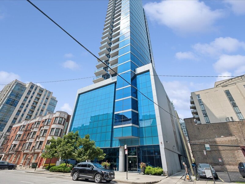 110 W Superior Street Chicago IL 60654