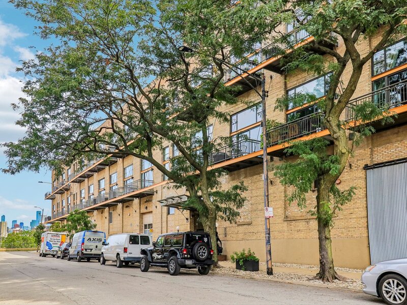 2545 S Dearborn Street Chicago IL 60616