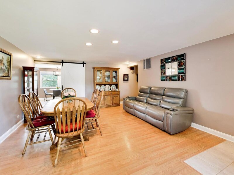 427 Kent Court Schaumburg IL 60193