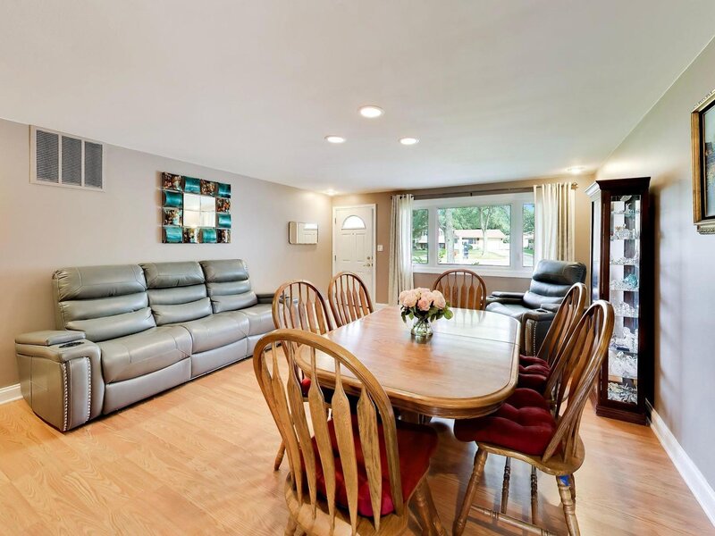 427 Kent Court Schaumburg IL 60193