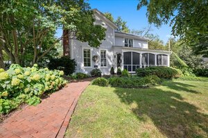 Photo of 601 South Street Geneva IL 60134