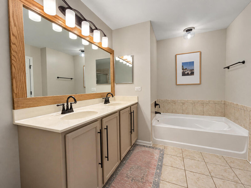 57 Veneto Court Streamwood IL 60107