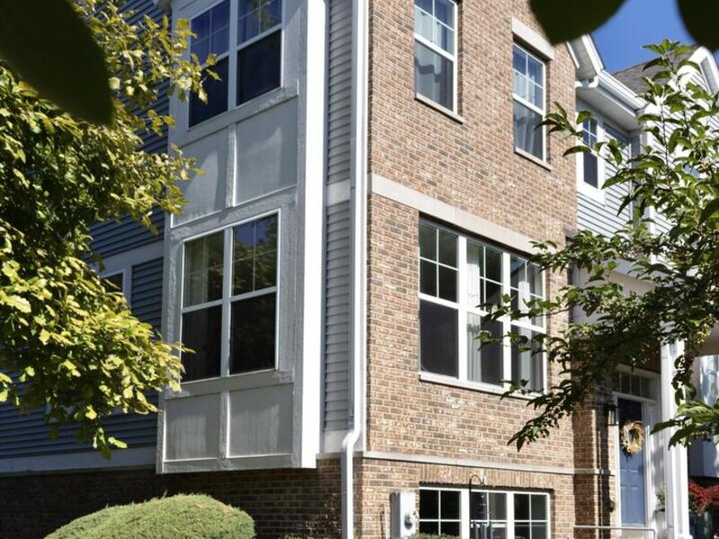 57 Veneto Court Streamwood IL 60107