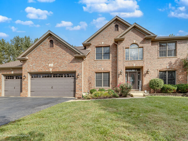 404 Heatherwood Drive Oswego IL 60543