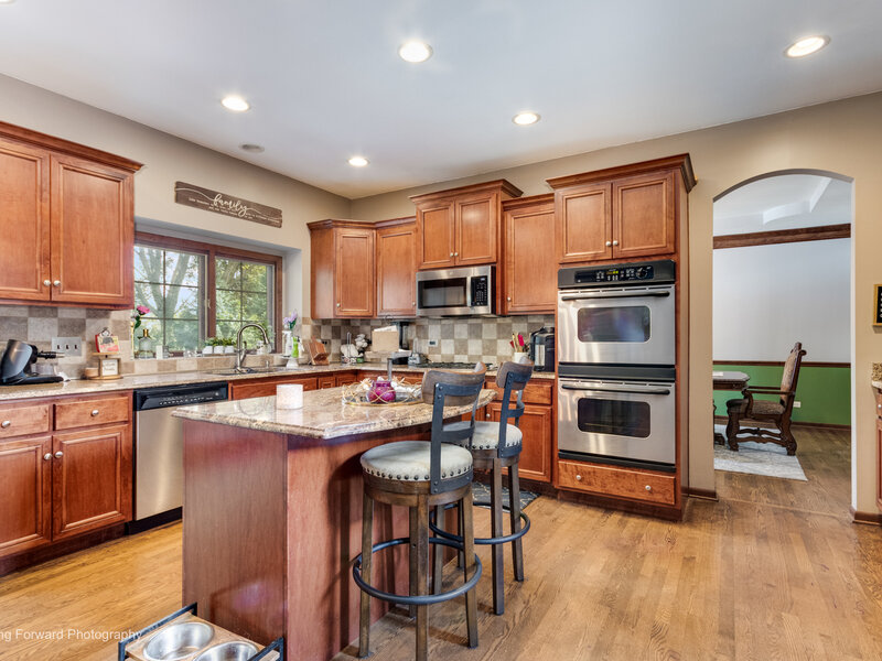 404 Heatherwood Drive Oswego IL 60543