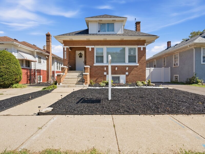 1405 S 17th Avenue Maywood IL 60153