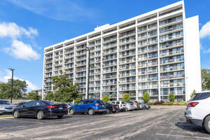 Photo of 2005 S Finley Road Lombard IL 60148 Unit 705