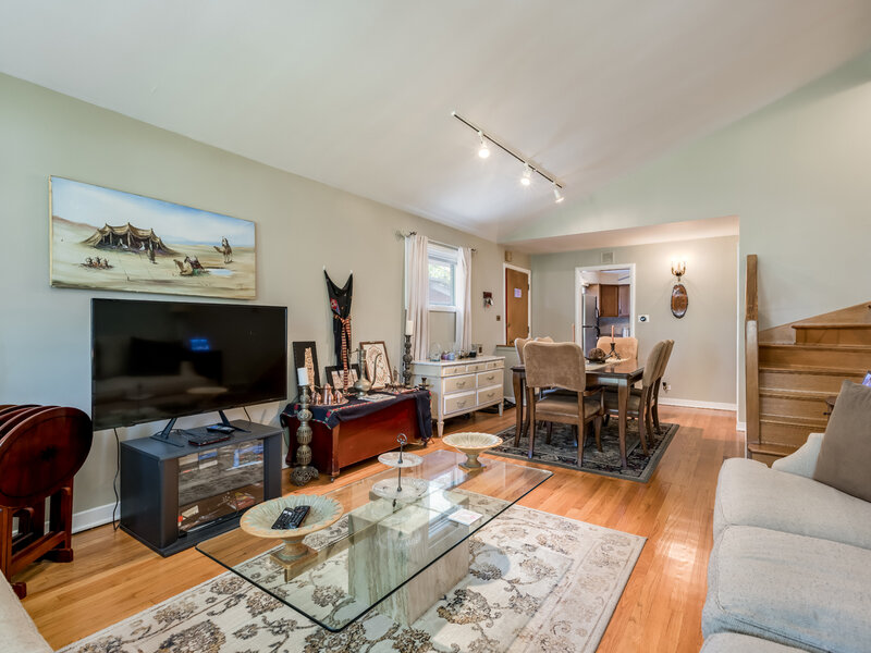 6542 N Kenneth Avenue Lincolnwood IL 60712