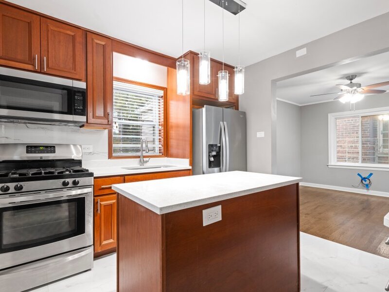 10231 S Rhodes Avenue Chicago IL 60628