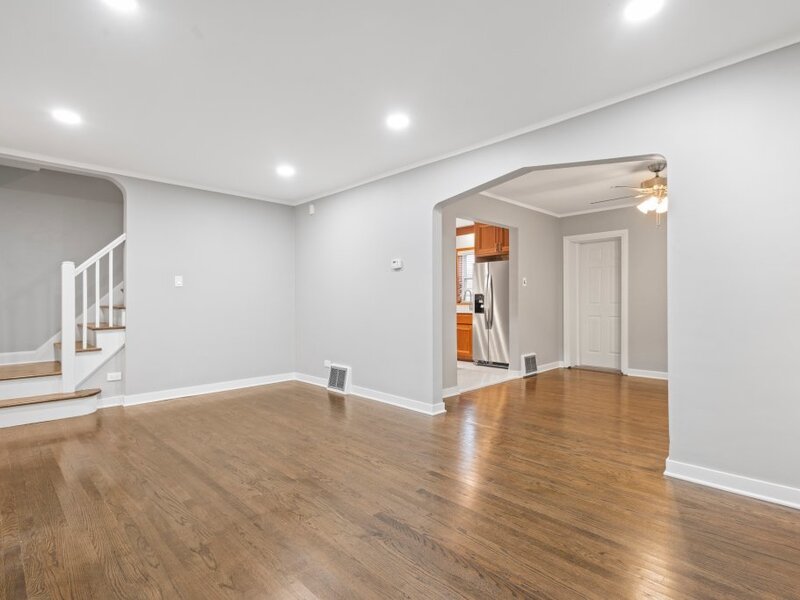 10231 S Rhodes Avenue Chicago IL 60628