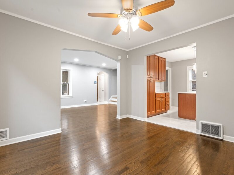 10231 S Rhodes Avenue Chicago IL 60628