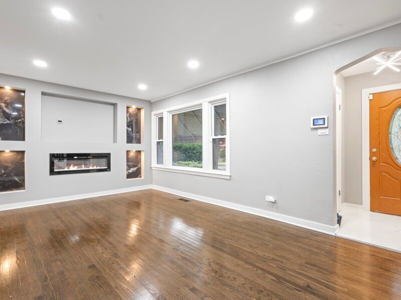 10231 S Rhodes Avenue Chicago IL 60628
