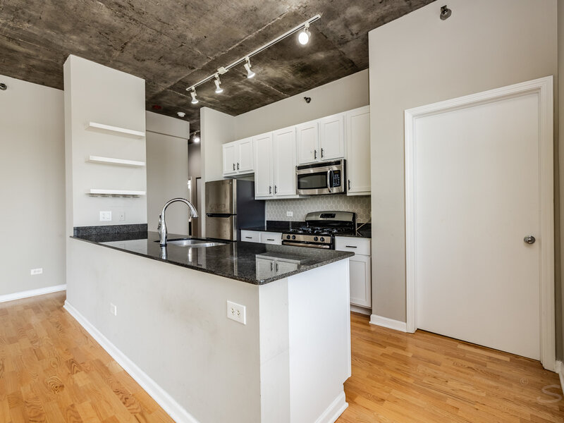 1122 W Catalpa Avenue Chicago IL 60640