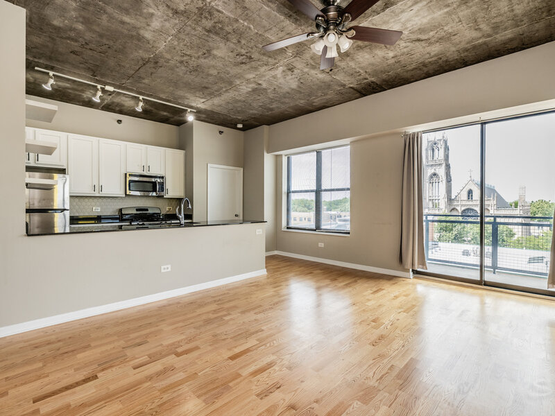 1122 W Catalpa Avenue Chicago IL 60640