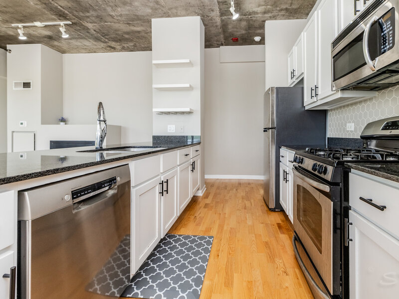 1122 W Catalpa Avenue Chicago IL 60640