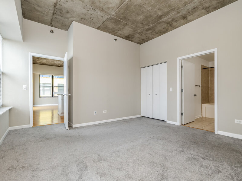 1122 W Catalpa Avenue Chicago IL 60640
