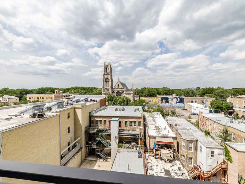 1122 W Catalpa Avenue Chicago IL 60640