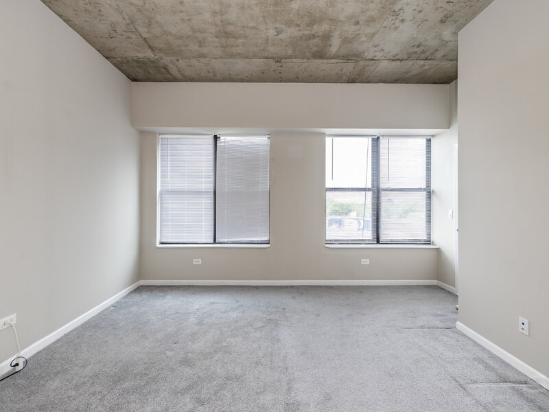 1122 W Catalpa Avenue Chicago IL 60640
