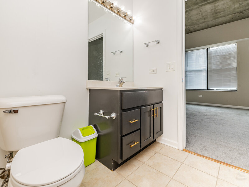 1122 W Catalpa Avenue Chicago IL 60640