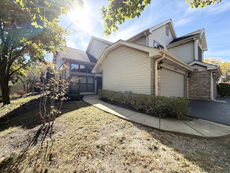879 N Auburn Woods Drive Palatine IL 60067