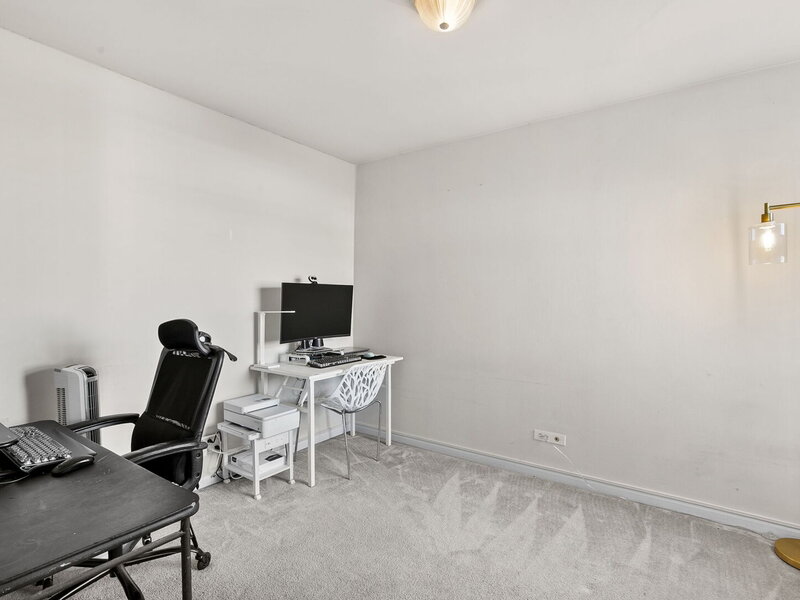 525 W Hawthorne Place Chicago IL 60657