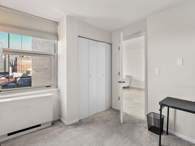 525 W Hawthorne Place Chicago IL 60657