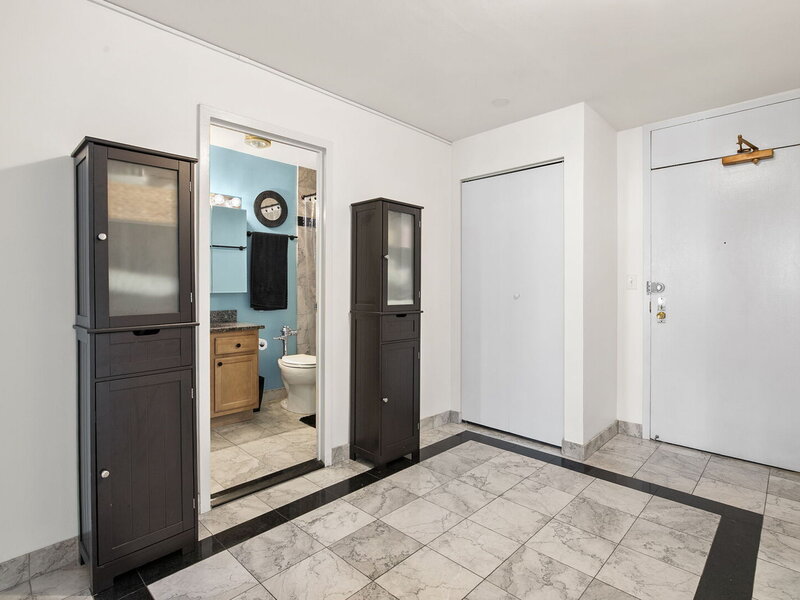 525 W Hawthorne Place Chicago IL 60657
