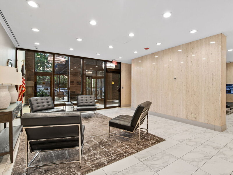 525 W Hawthorne Place Chicago IL 60657