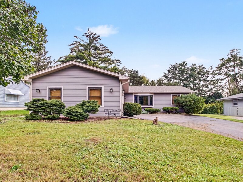 821 S Hough Street Barrington IL 60010