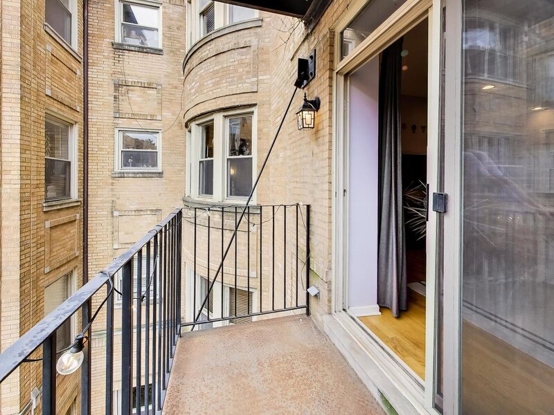 1639 W Farwell Avenue Chicago IL 60626