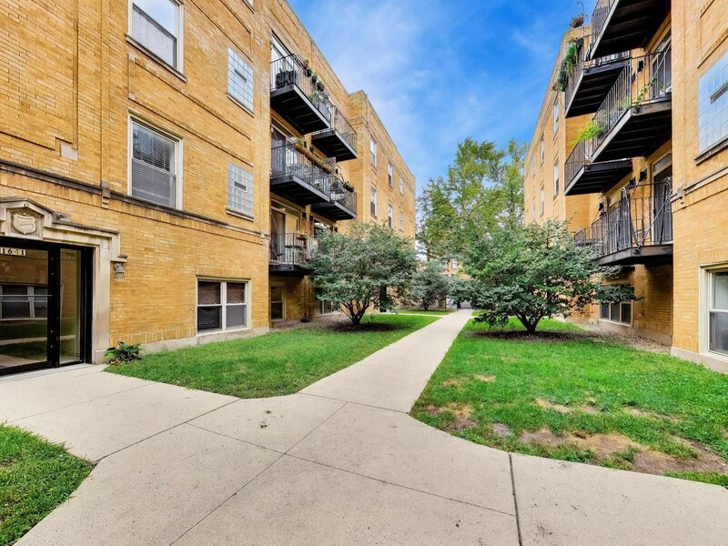 1639 W Farwell Avenue Chicago IL 60626