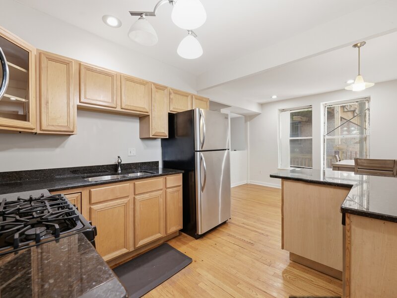1425 E 68th Street Chicago IL 60637