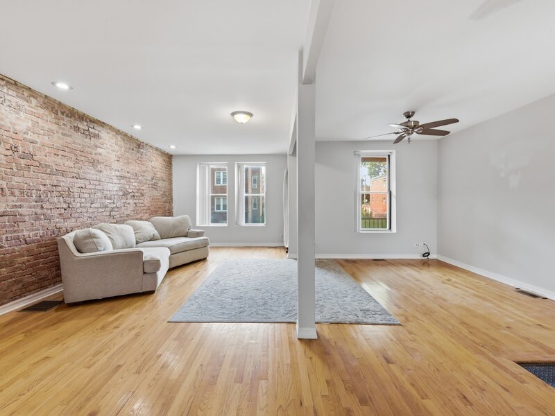 1425 E 68th Street Chicago IL 60637