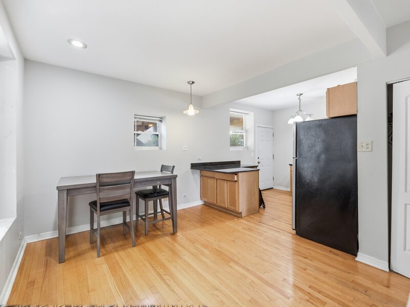 1425 E 68th Street Chicago IL 60637