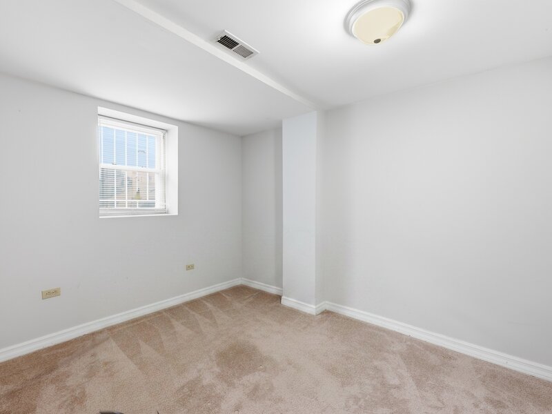 1425 E 68th Street Chicago IL 60637