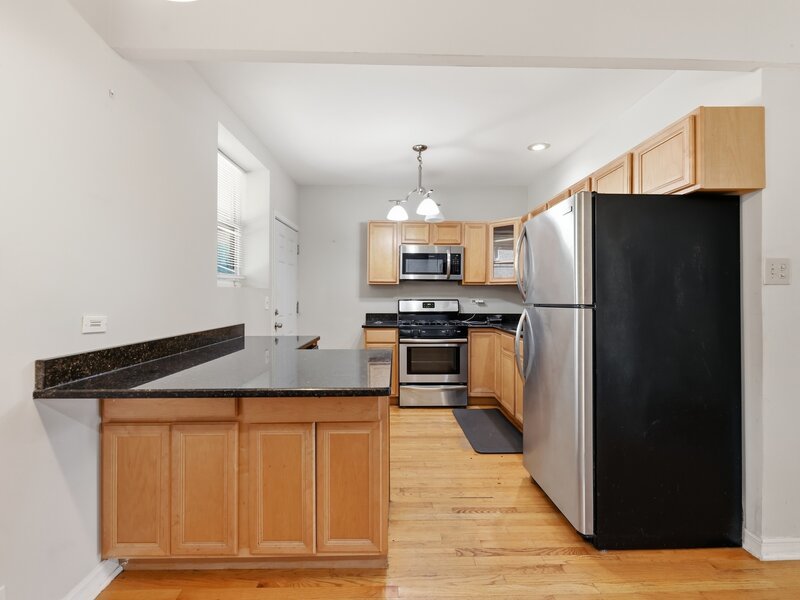 1425 E 68th Street Chicago IL 60637