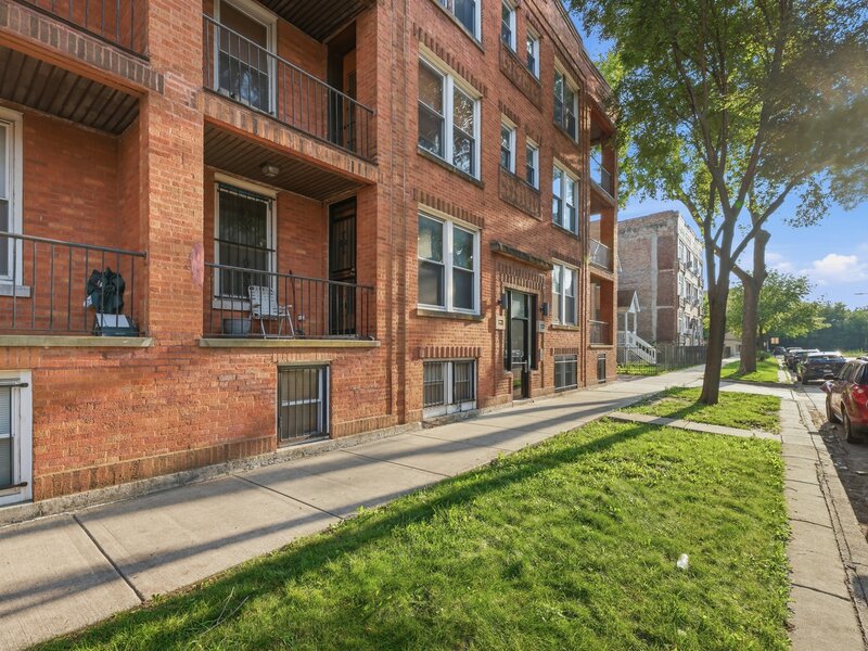 1425 E 68th Street Chicago IL 60637