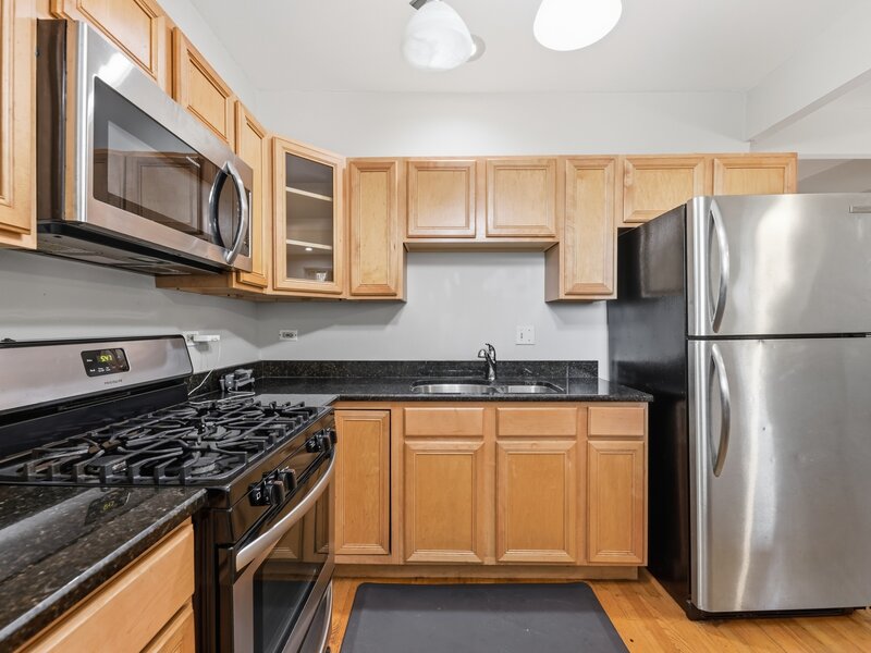 1425 E 68th Street Chicago IL 60637