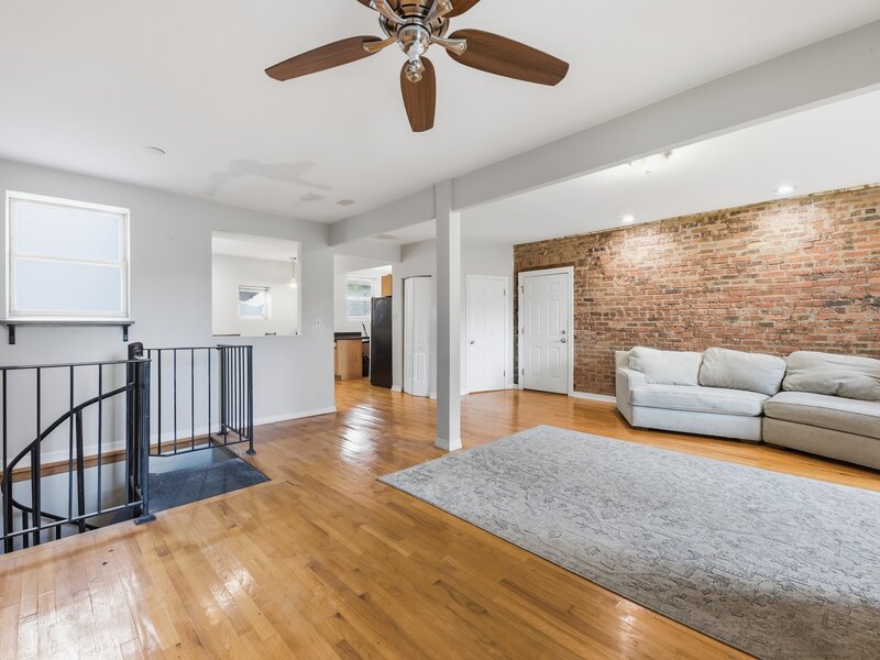 1425 E 68th Street Chicago IL 60637