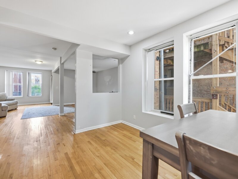 1425 E 68th Street Chicago IL 60637