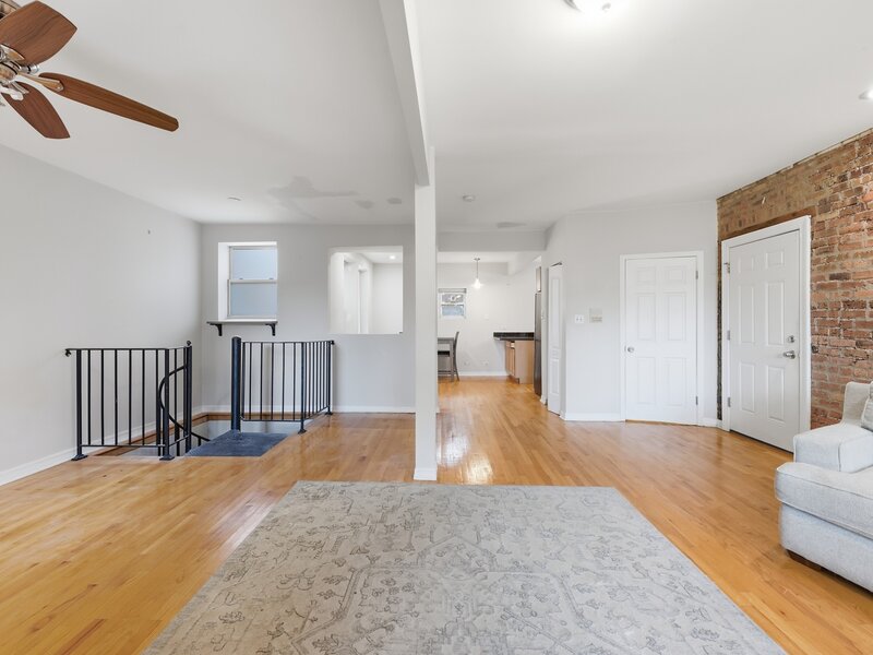 1425 E 68th Street Chicago IL 60637