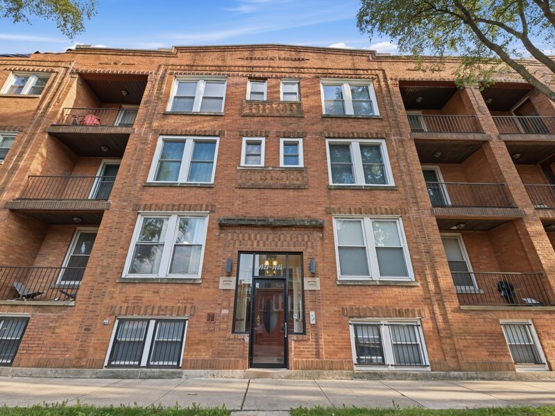 1425 E 68th Street Chicago IL 60637