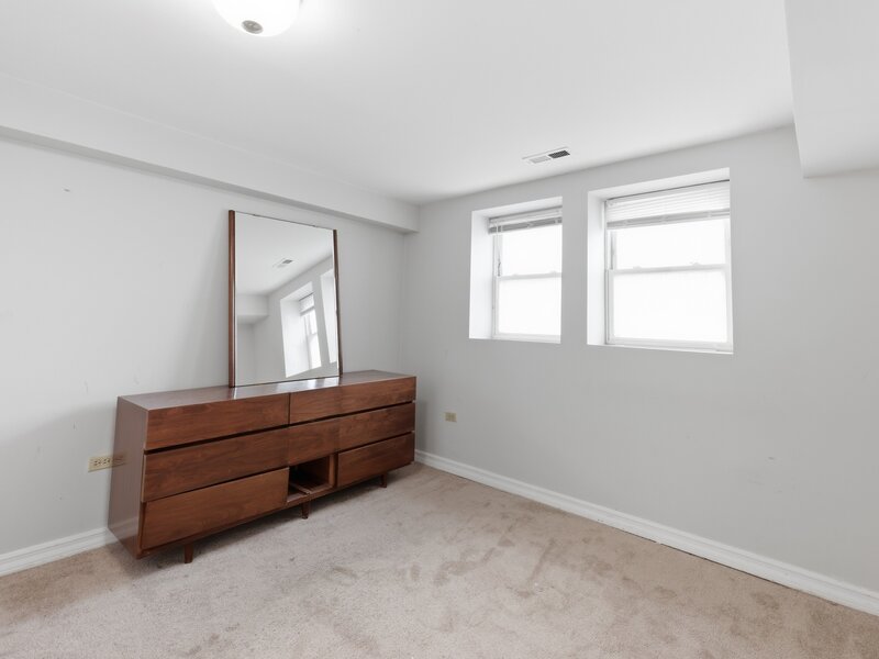 1425 E 68th Street Chicago IL 60637
