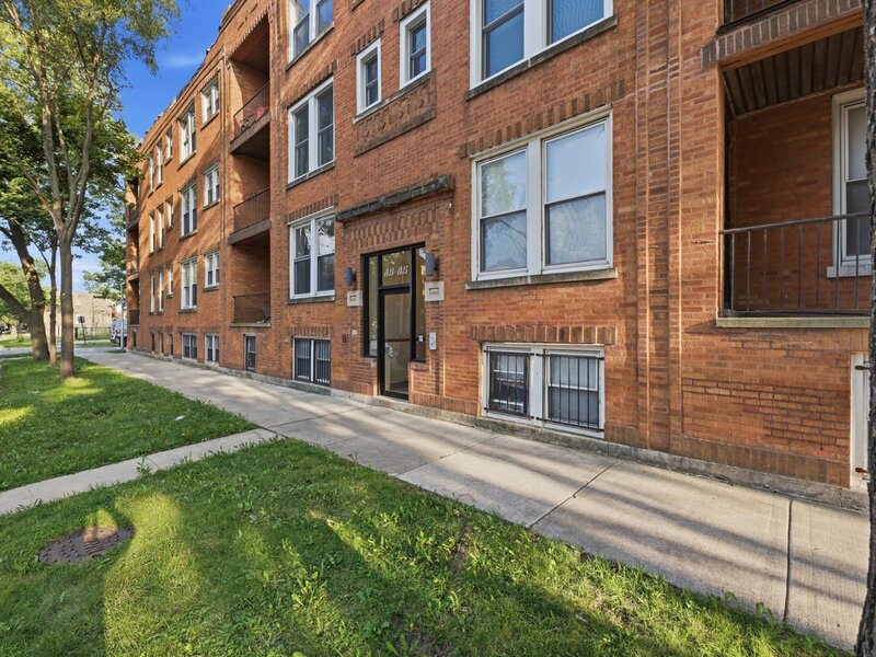 1425 E 68th Street Chicago IL 60637