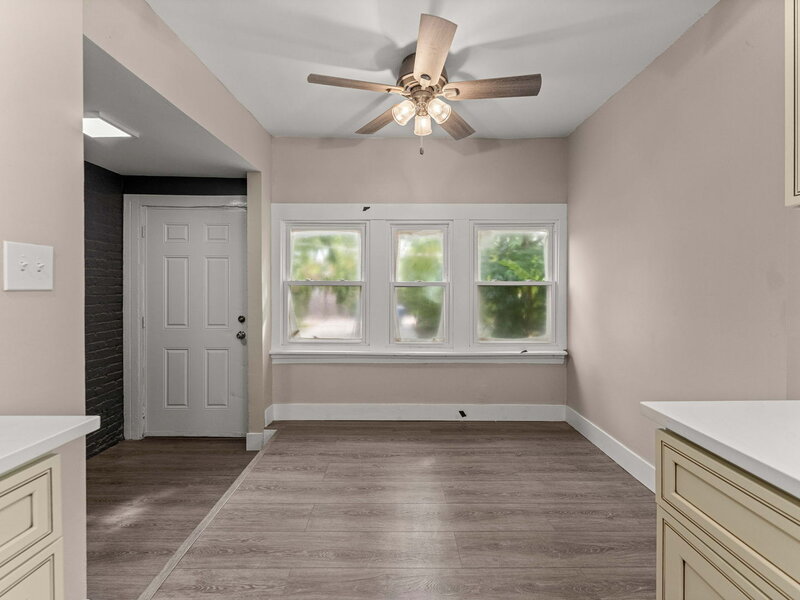 10721 S Prairie Avenue Chicago IL 60628