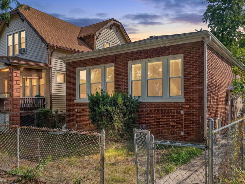 10721 S Prairie Avenue Chicago IL 60628