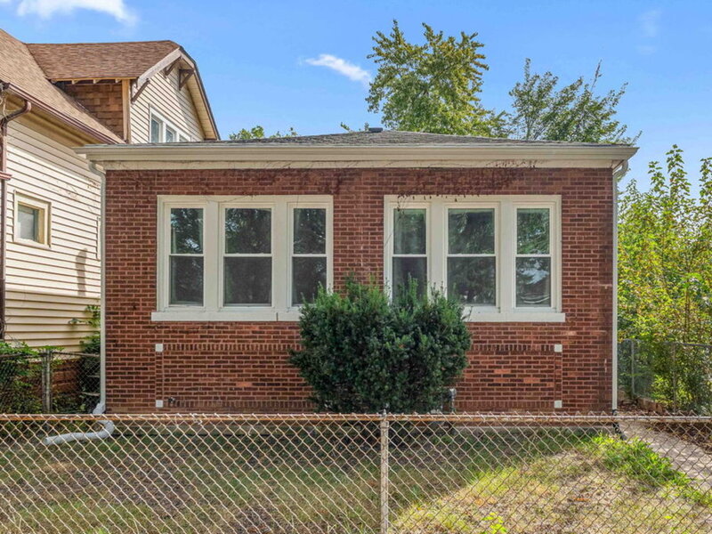 10721 S Prairie Avenue Chicago IL 60628