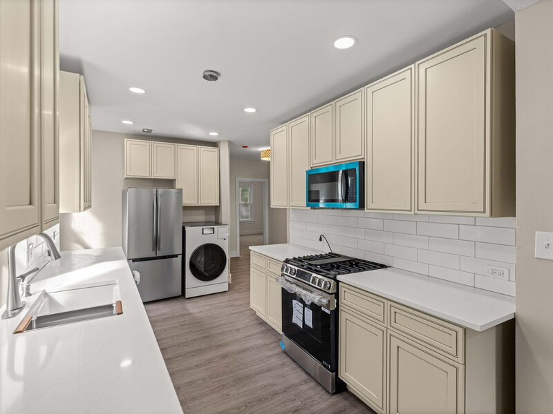 10721 S Prairie Avenue Chicago IL 60628