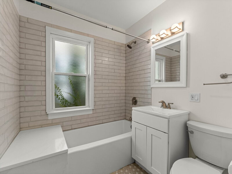 10721 S Prairie Avenue Chicago IL 60628
